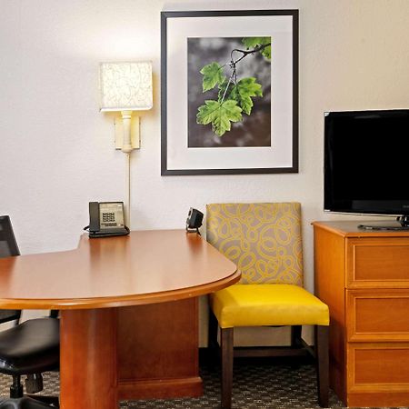 Отель La Quinta By Wyndham Houston West Park 10 Экстерьер фото